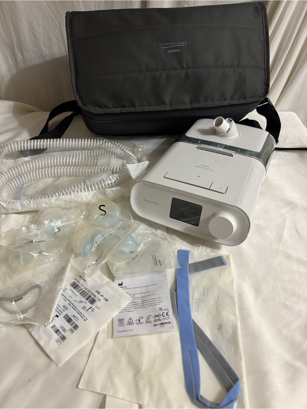 Philips White C P A P Sleep Therapy System Carry Case tube, filters, mask